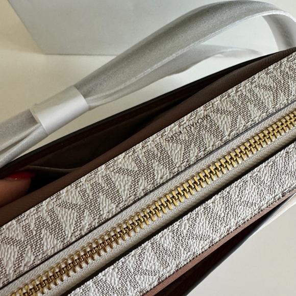 NWT Michael Kors authentic - Picture 2 of 8